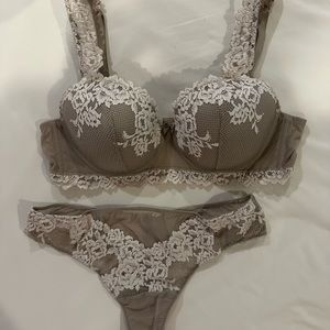 Intimissimi bra and panty set